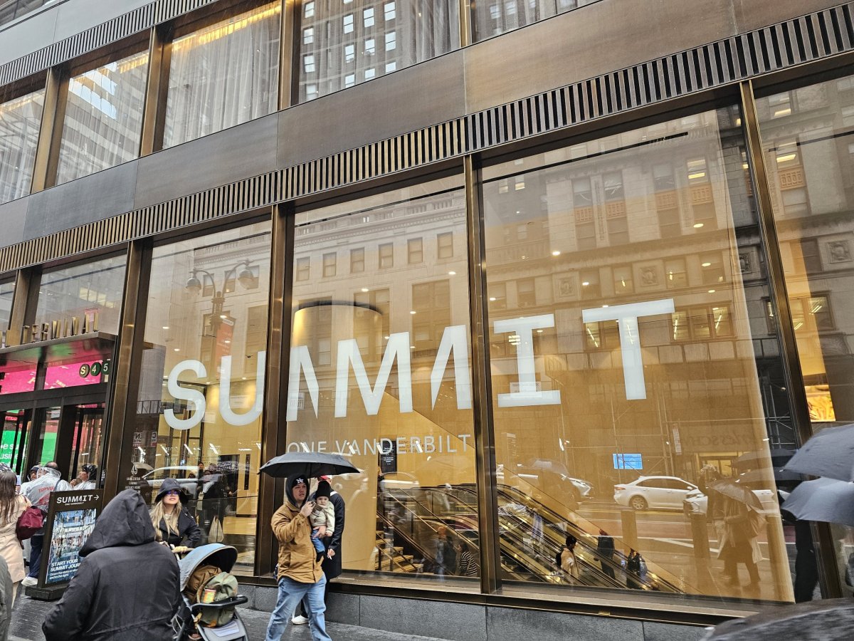 Summit One Vanderbilt, venkovní vstup
