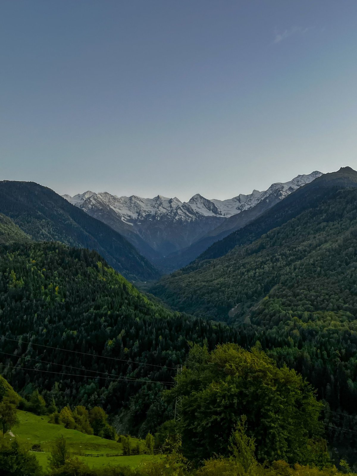 jedno z prvních panoramat po cestě do Mestie