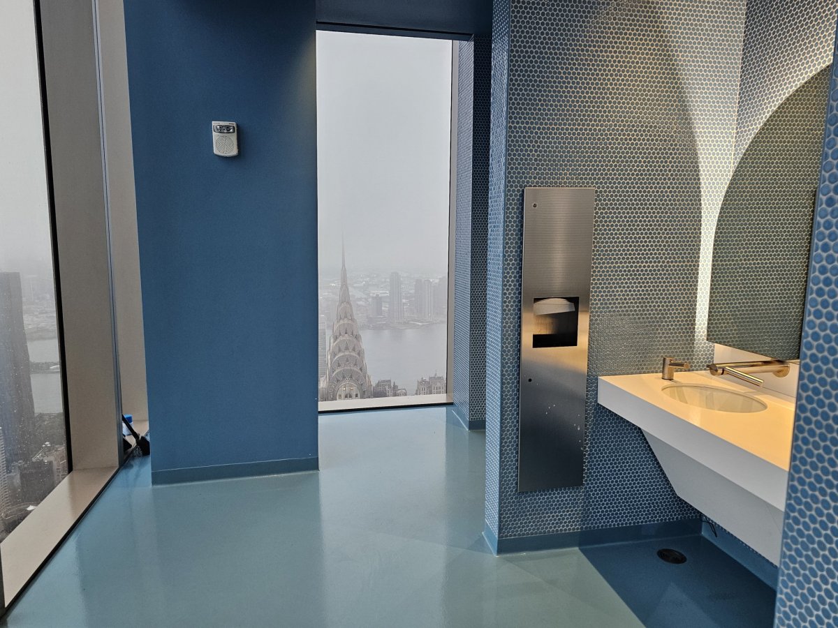 Summit One Vanderbilt, záchody s výhledem