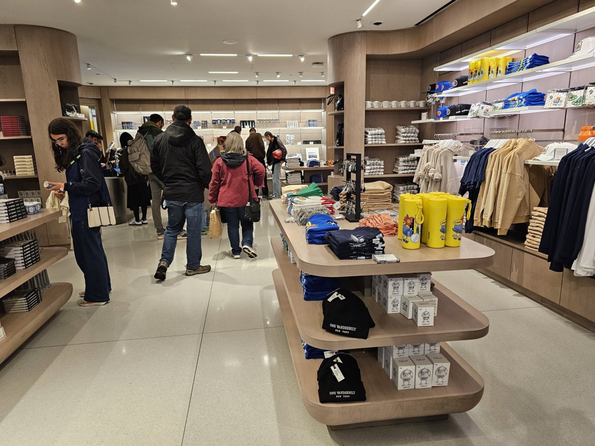 Summit One Vanderbilt, obchod se suvenýry