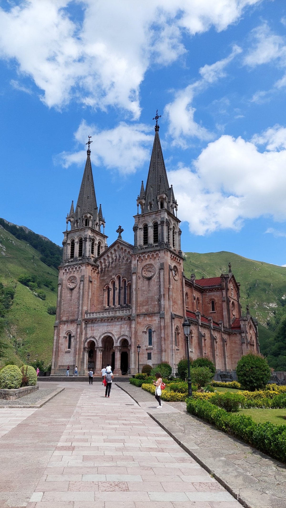 Kostel v Covadonga