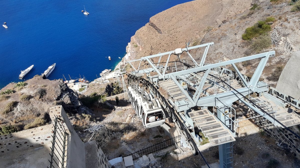 Lanovka z přístavu do centra