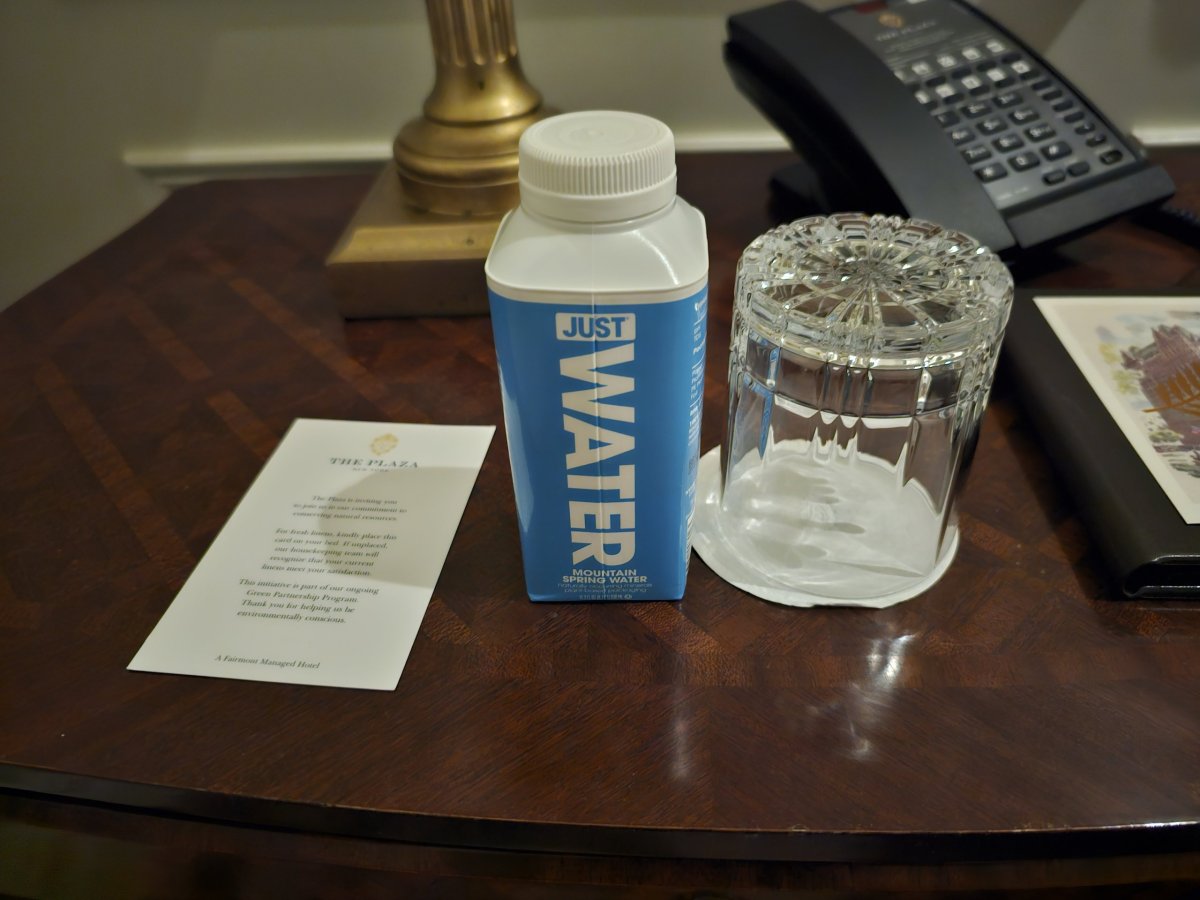 Voda zdarma na pokoji