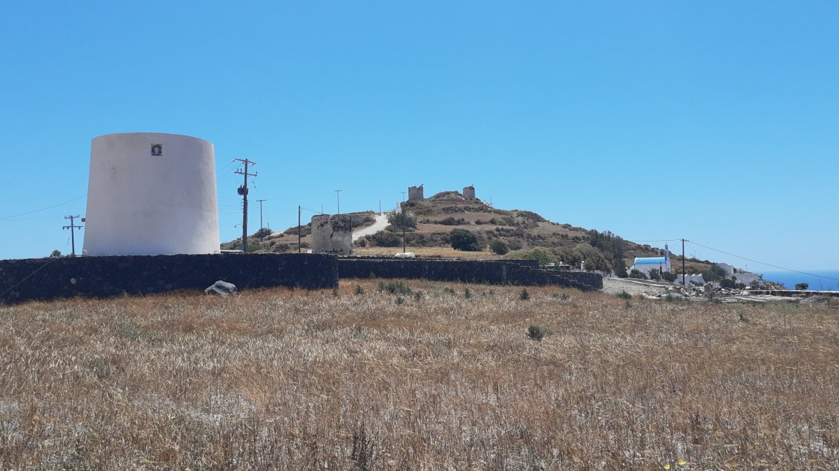 Větrné mlýny nad Perissou