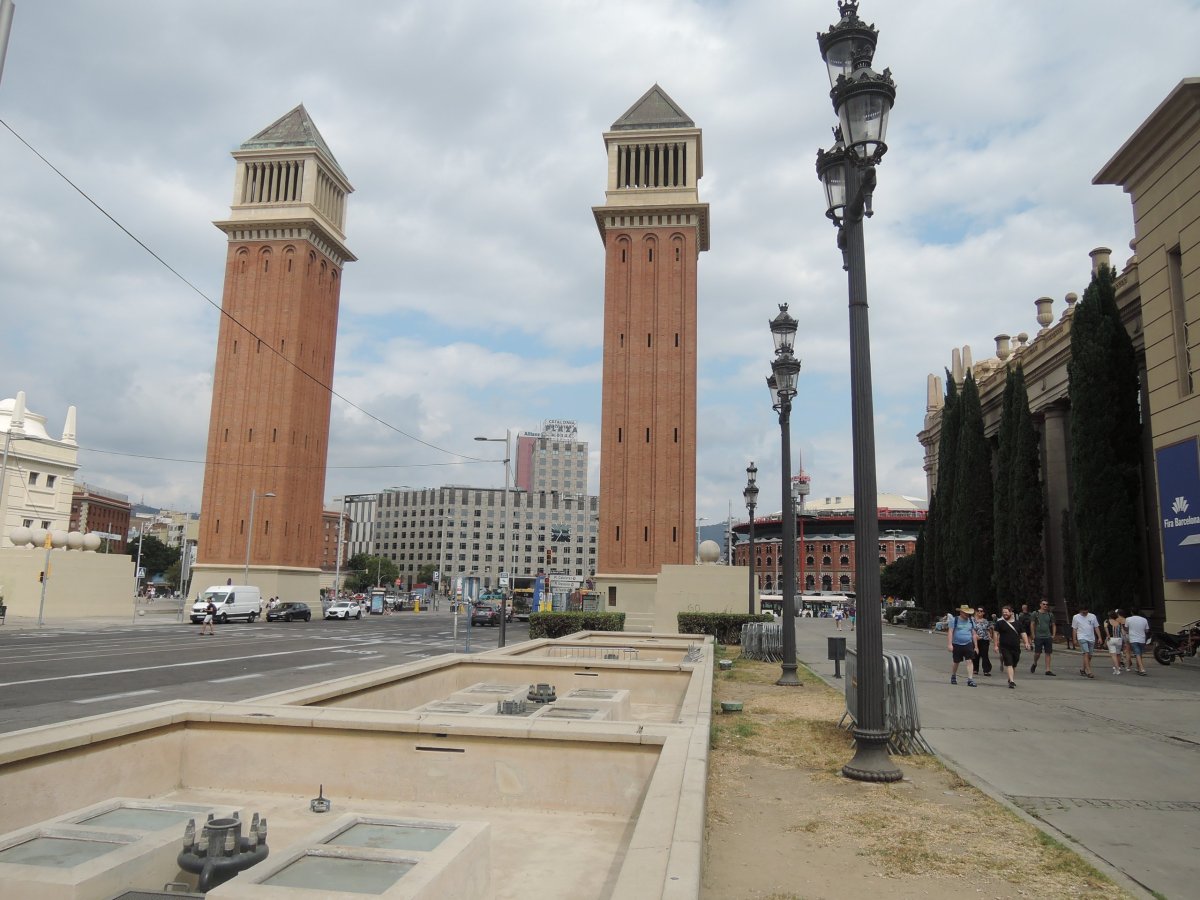 Placa d'Espanya, odkud odjíždějí autobusy na letiště