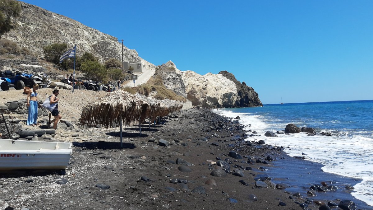 Bílá pláž (dle skal v pozadí)