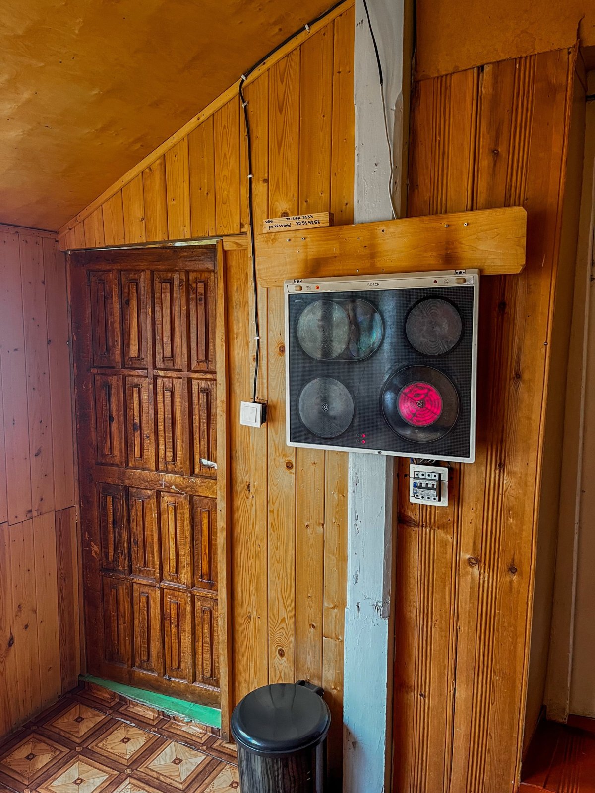 indukčka jako topení pro celou světnici docela funguje...:D