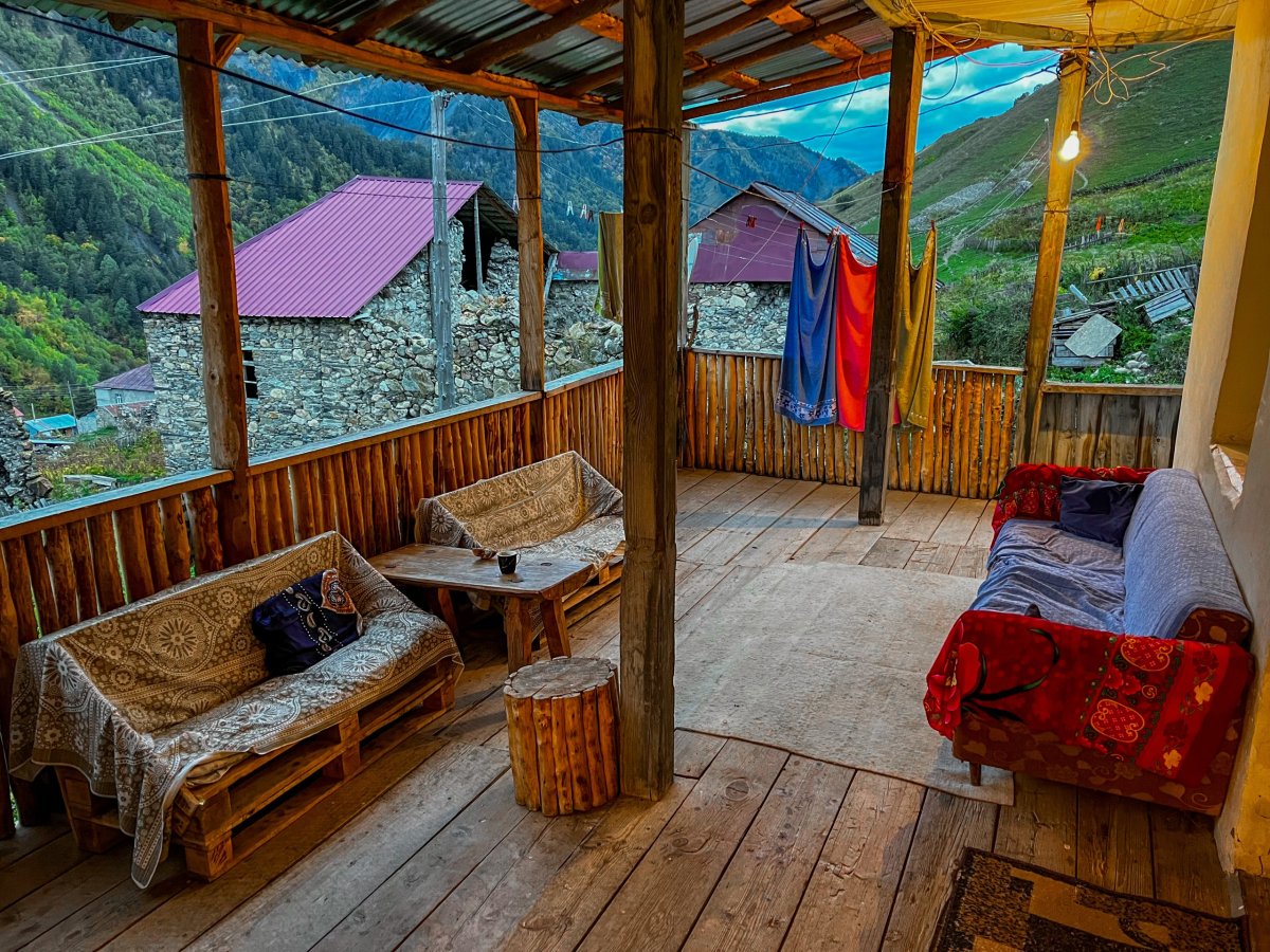 společenský prostor "našeho" druhého ubytka v Adishi