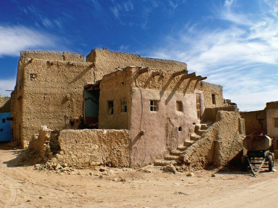 Oáza Siwa s bahnopalmovými staveními