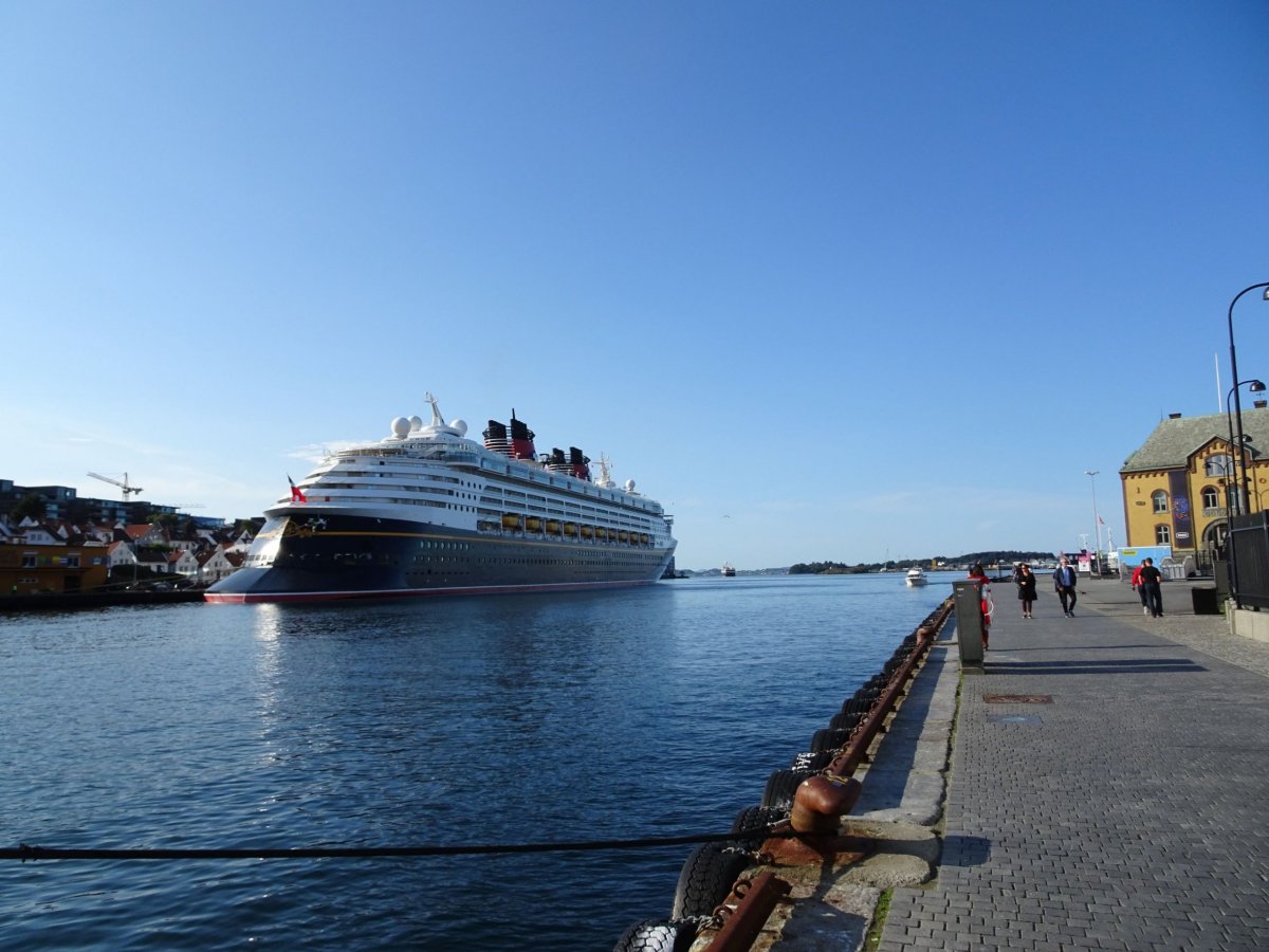 v přístavu Stavanger kotví i velké lodě