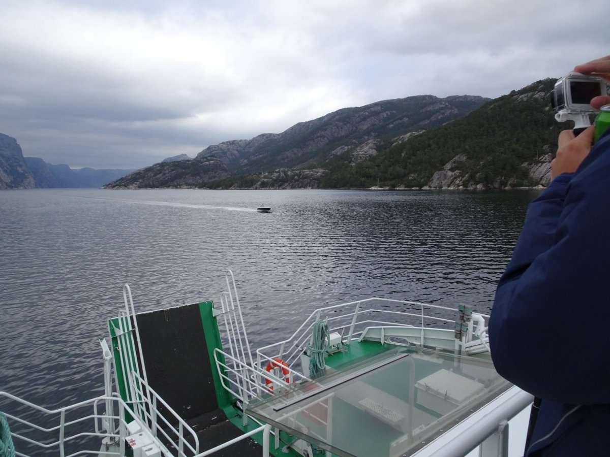 trajektem do Lysenfjordu