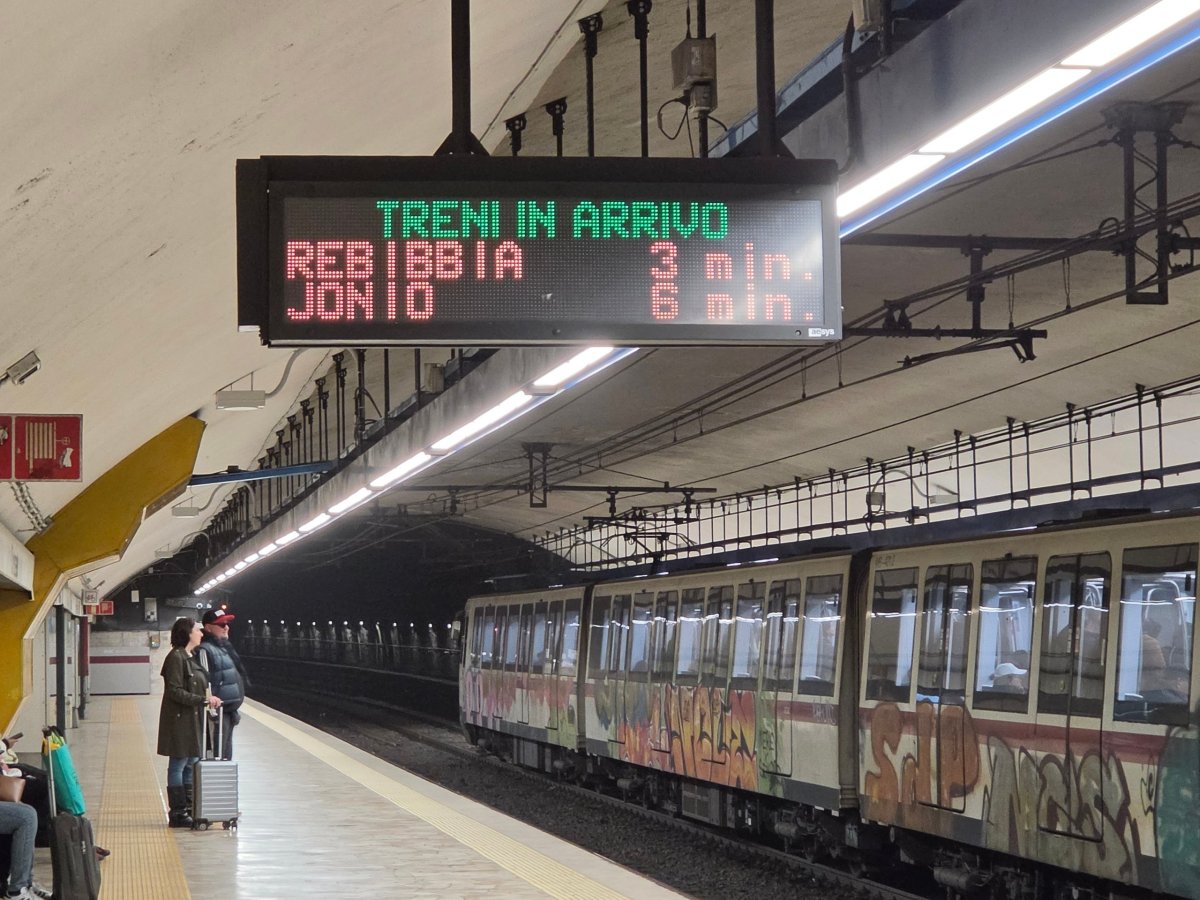 Informační tabule v metru