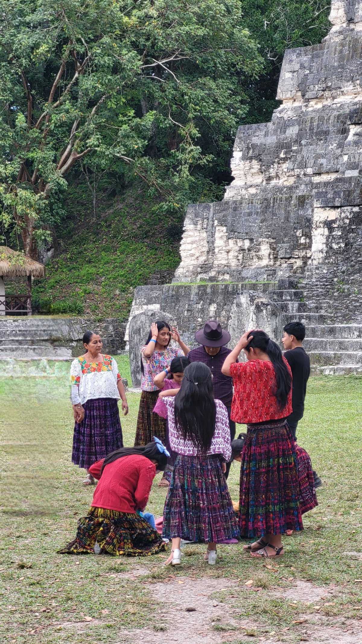 Mayové u Chrámu Jaguára