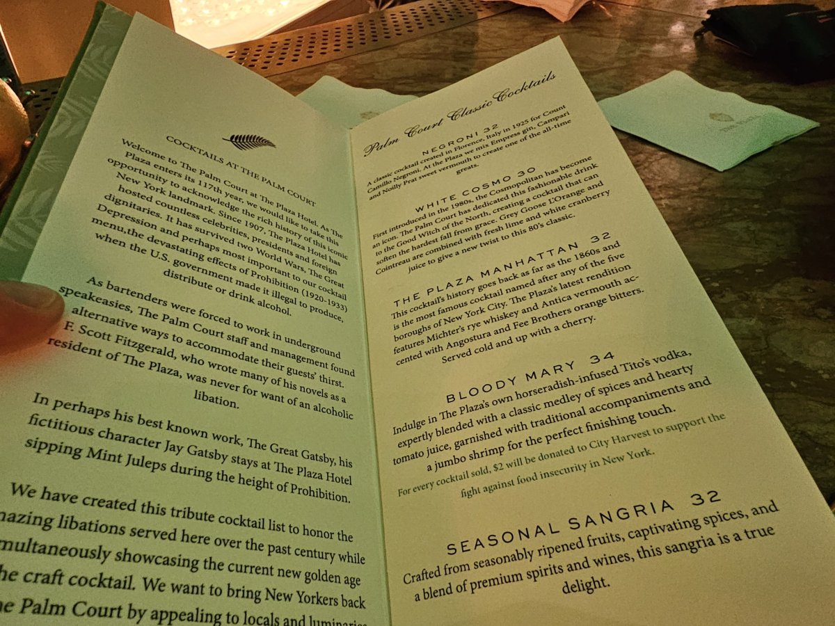 Koktejl menu v restauraci Palm Court