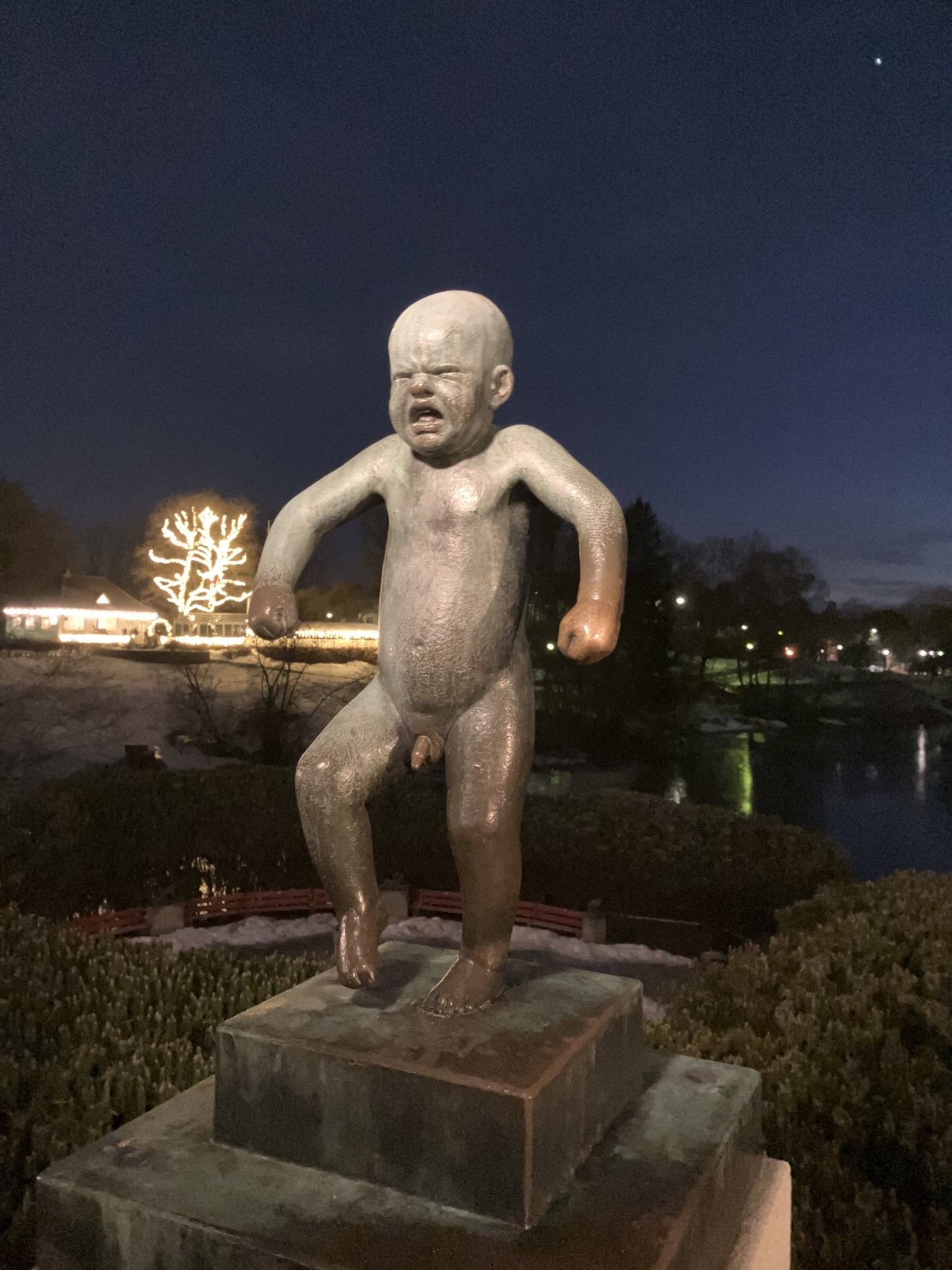 Plačící dítě v parku Vigelandensparken