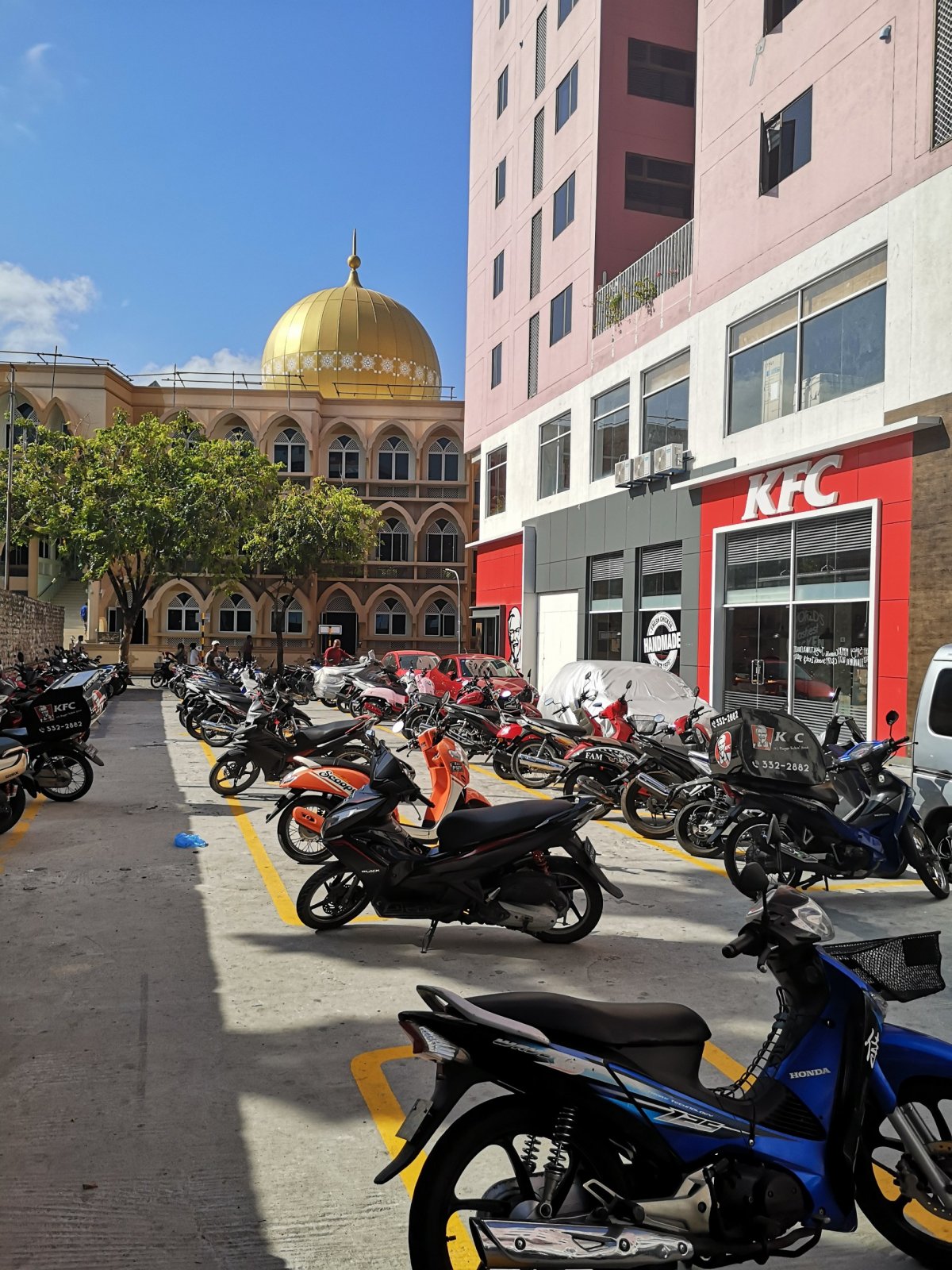 Nejrozšířenější maledivský dopravní prostředek – skútr