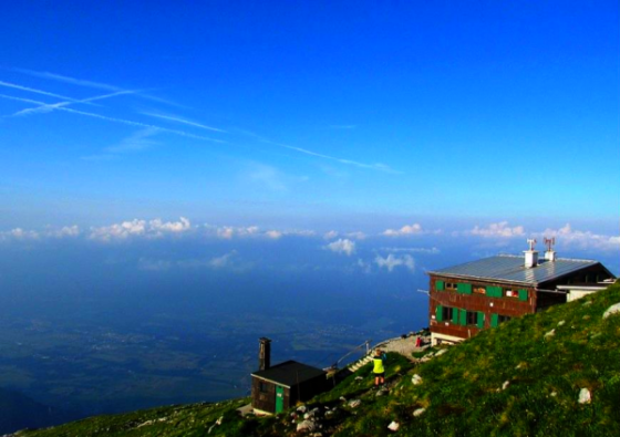 Chata byla otevřena v roce 1910 a pojmenování nese podle největšího slovinské -ho básníka France Prešerna (1800-1849). Část j