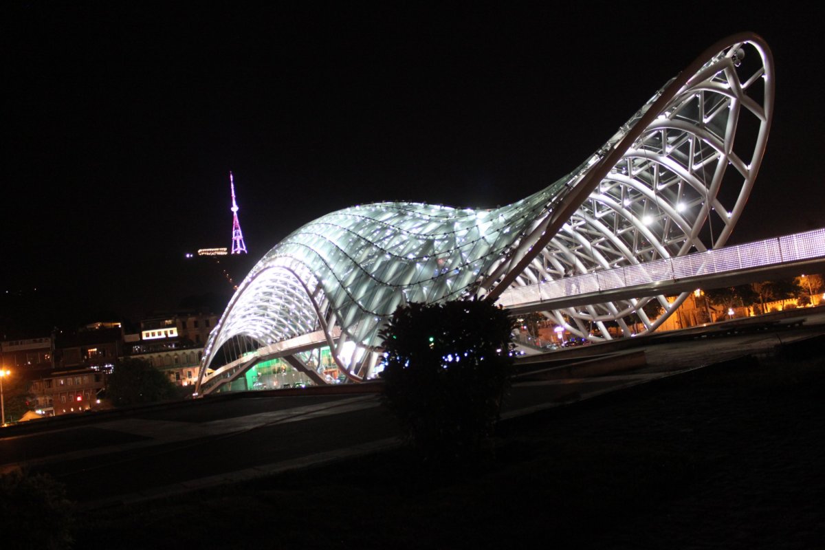 most Míru v Tbilisi