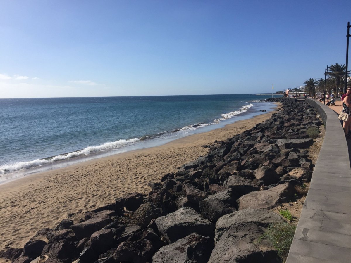 Pláž kousek od hotelu v Puerto del Carmen