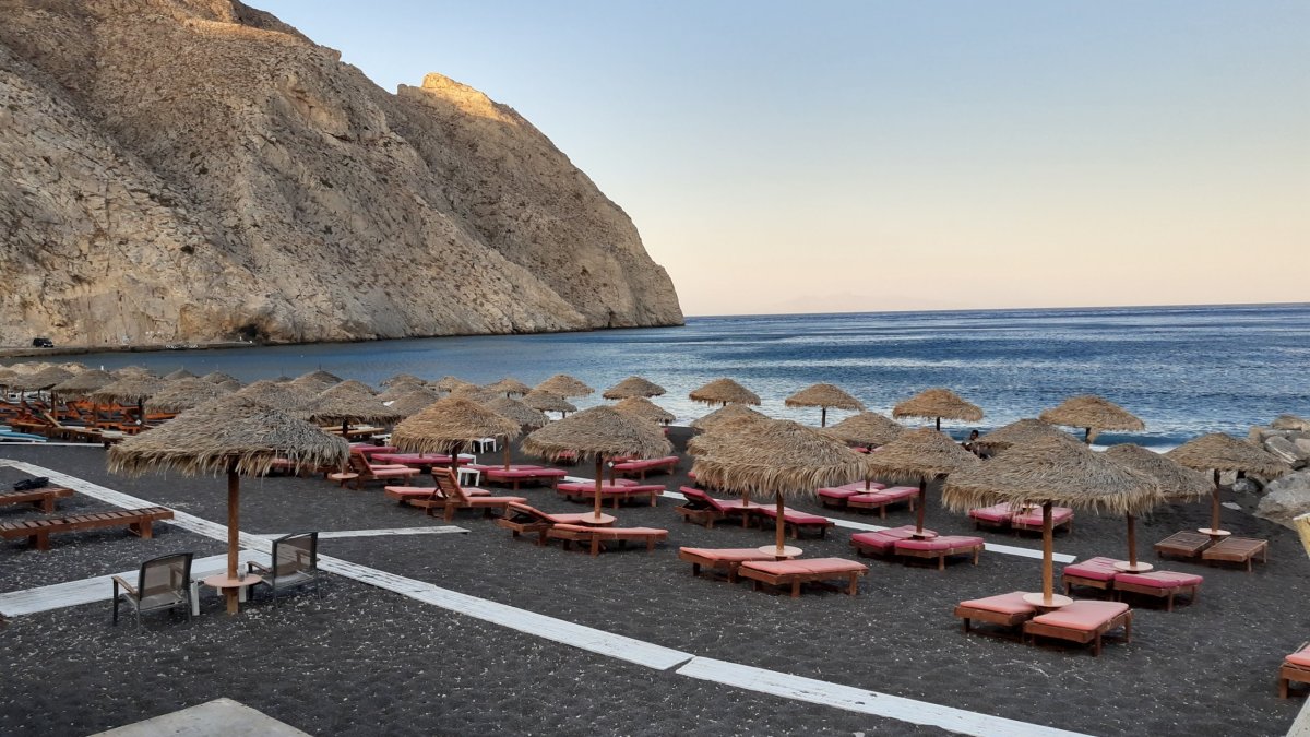 Podvečerní pláž v Perisse