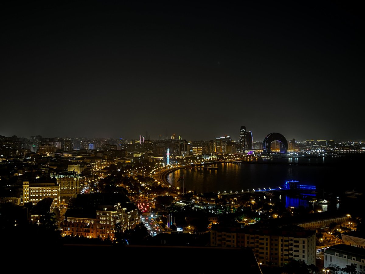 výhled na záliv podél Baku