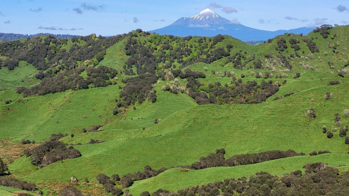  Mount Taranaki 