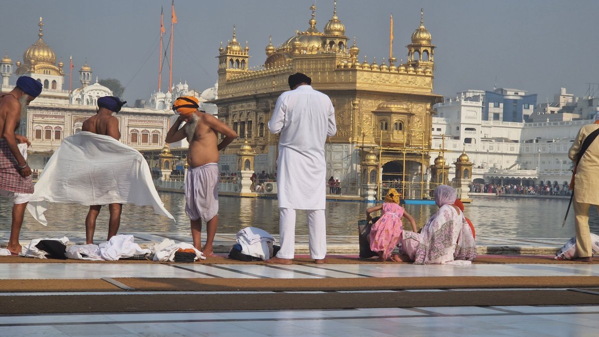 Sikhové provádějící očistné rituály