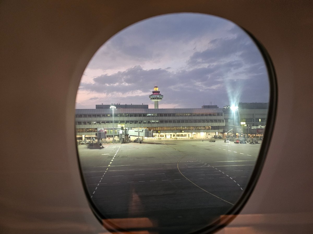 Před odletem z letiště Singapur