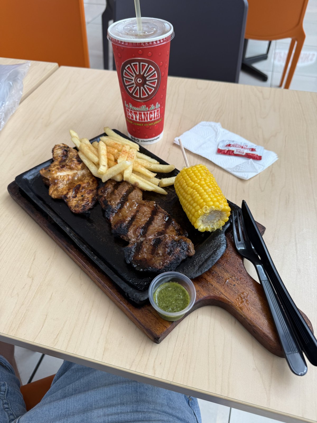 Místní FastFood za 8-10 USD