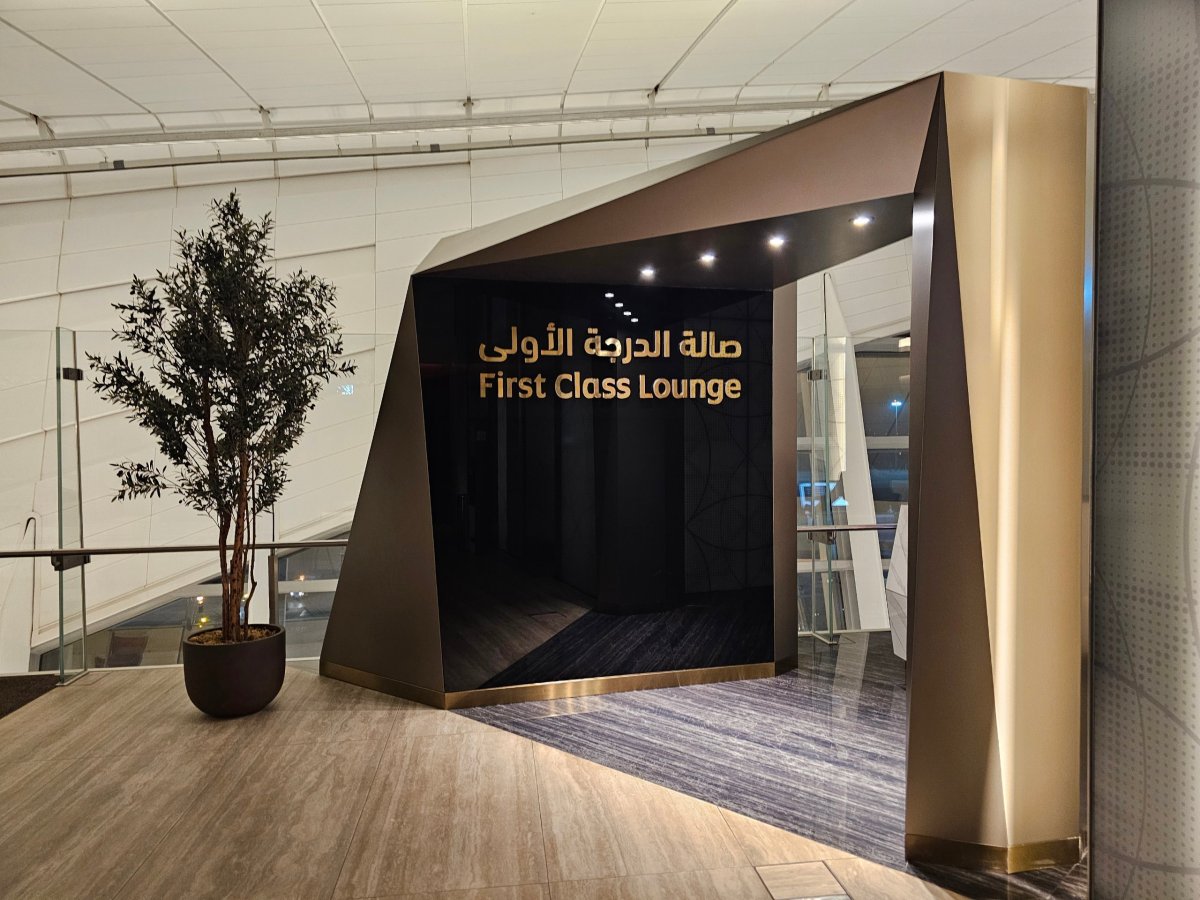Salonek při přestupu v Abu Dhabi