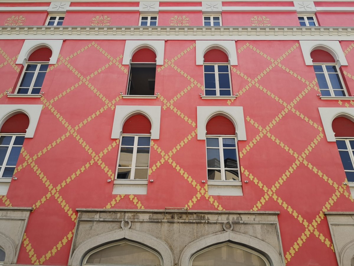 Barevné centrum Tirany