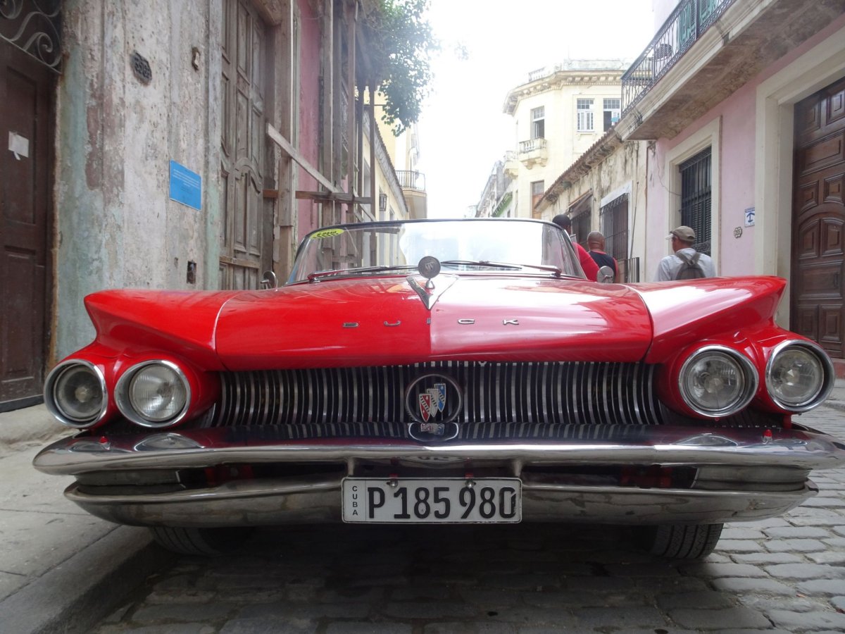 spanilá jízda Havanou v old cars