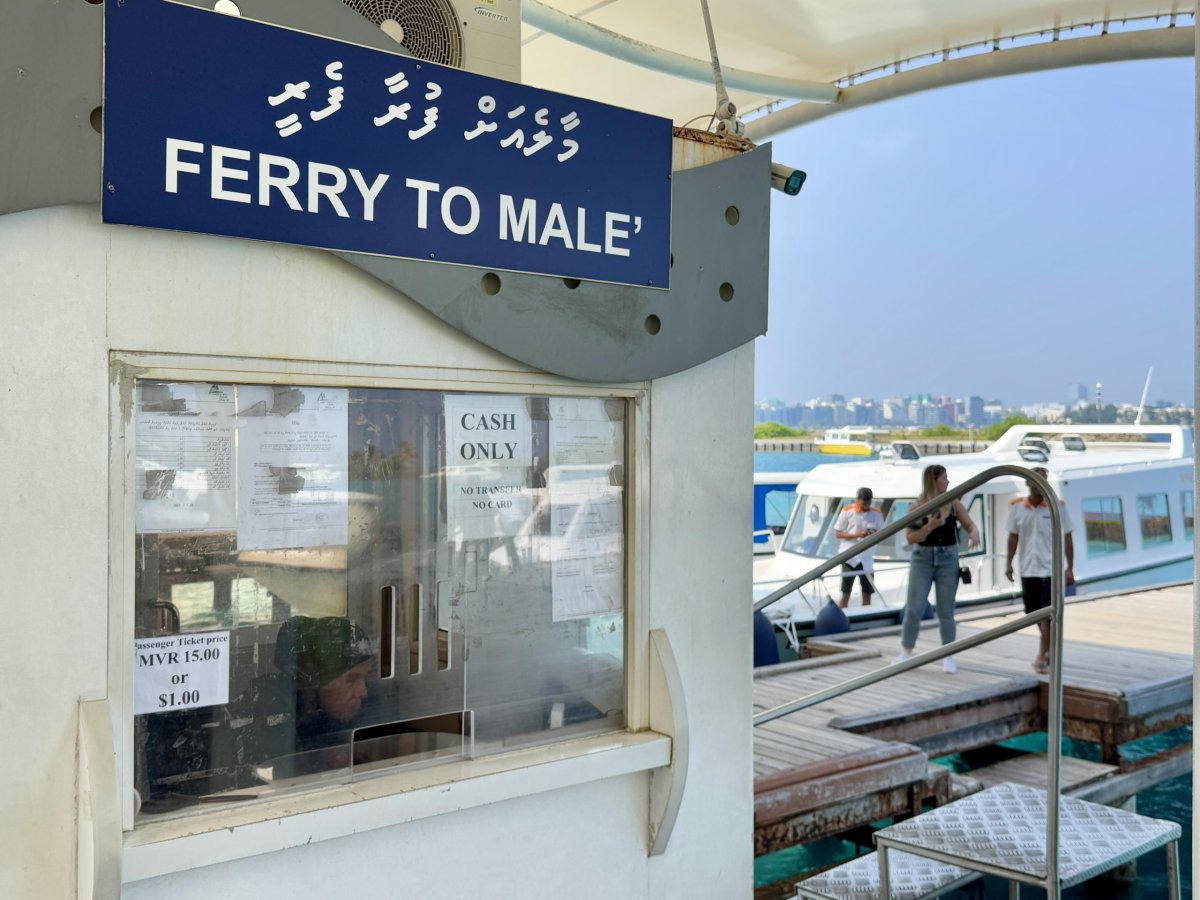 Loď do Malé z letiště