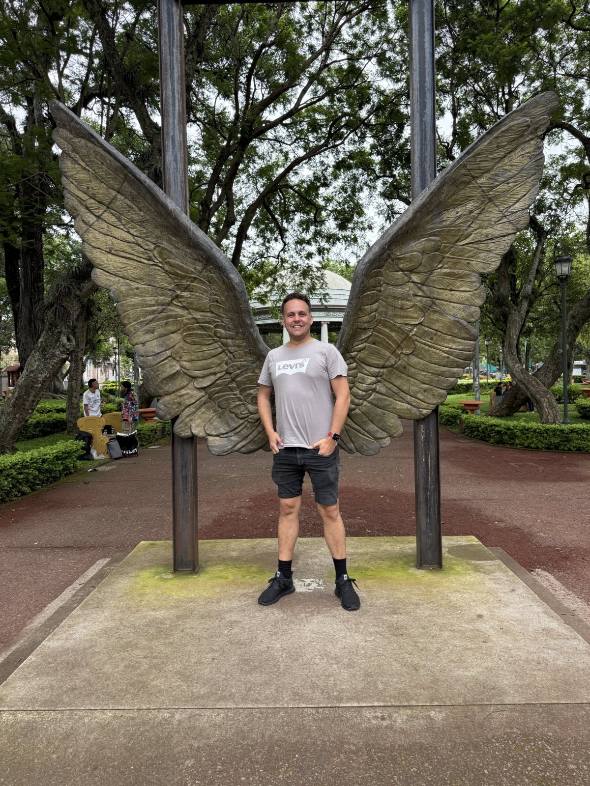 Zlaté křídla v parku Morazán