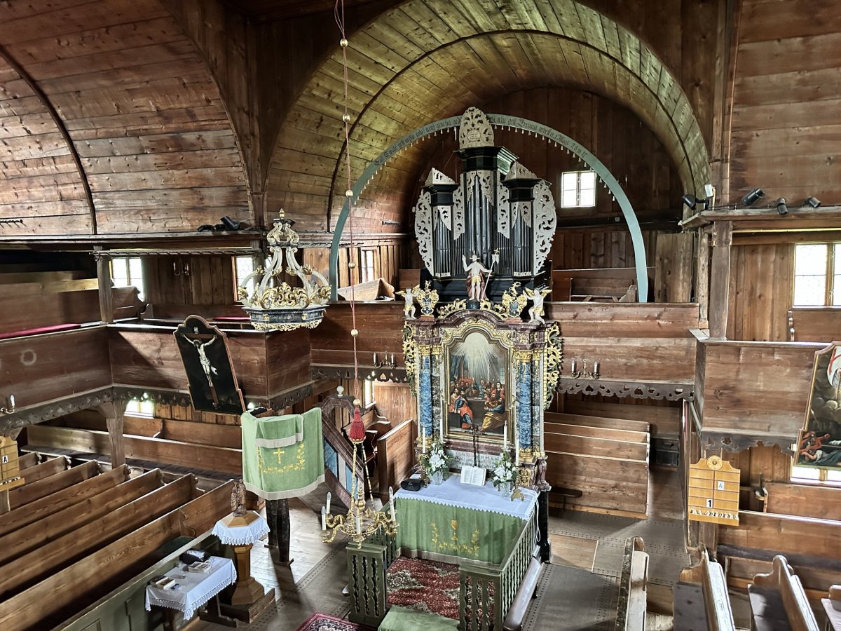 Hronsek - dřevěný kostel