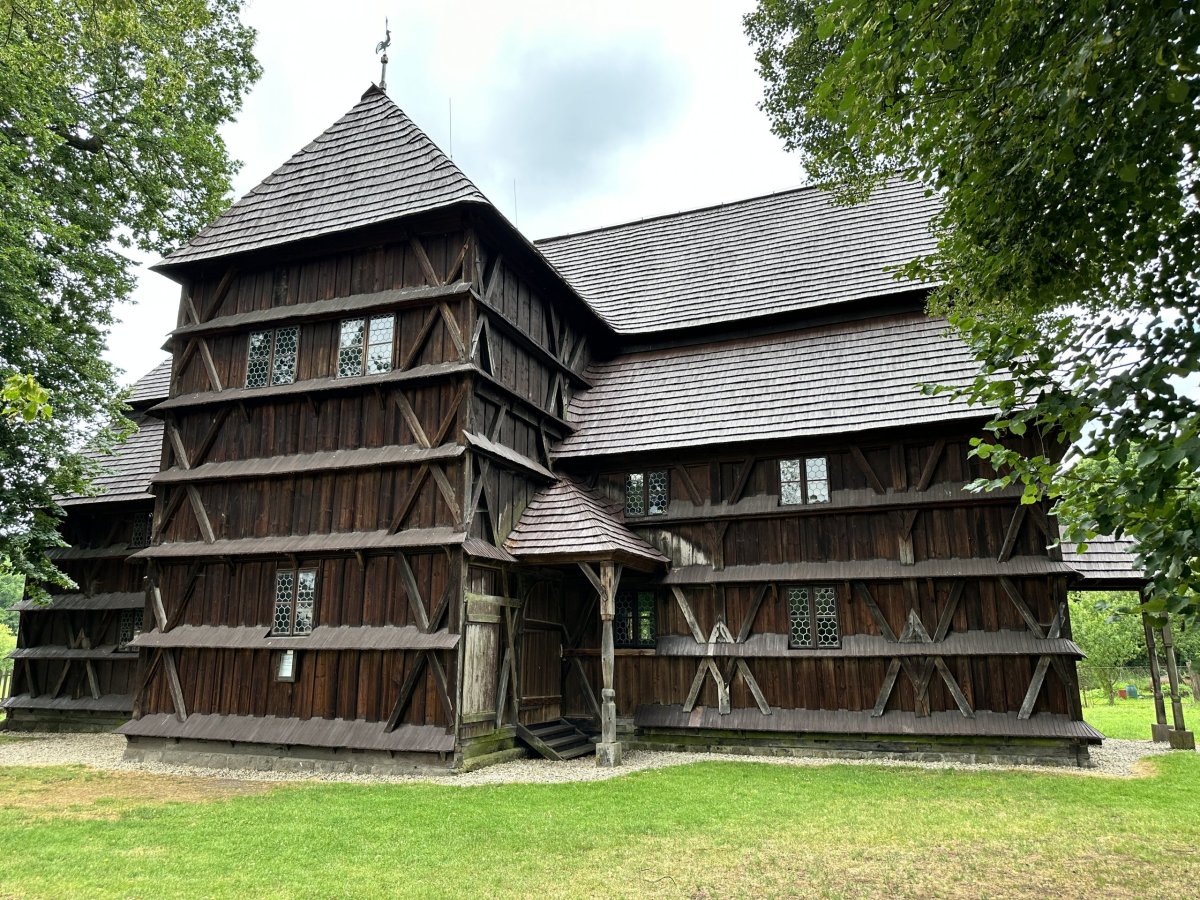 Hronsek - dřevěný kostel