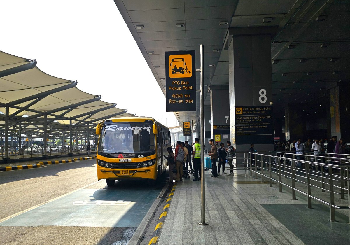 Shuttle autobus k Public Transport Center