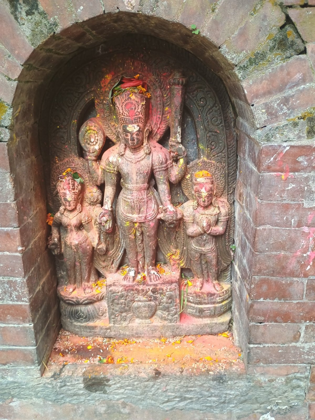 Višnu s Paršouramou a božstvy