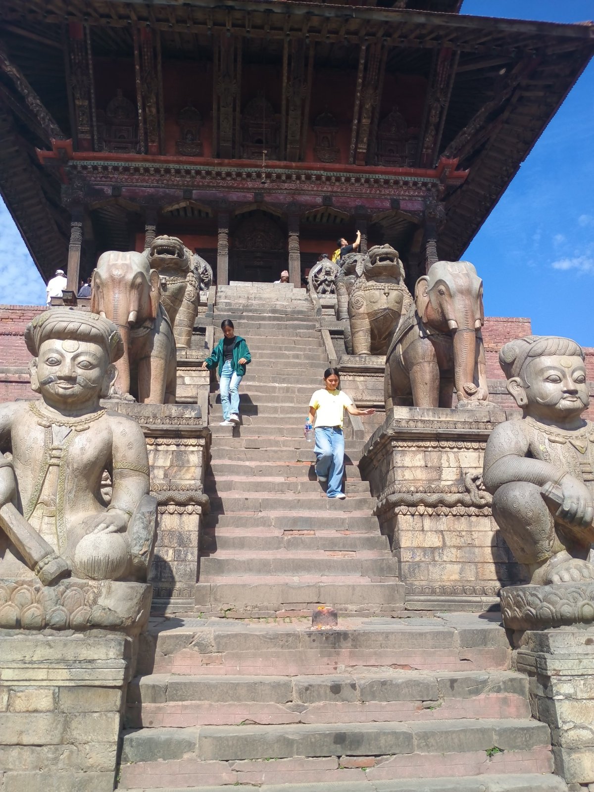 Schodiště s kamennými strážci, Nyatapola
