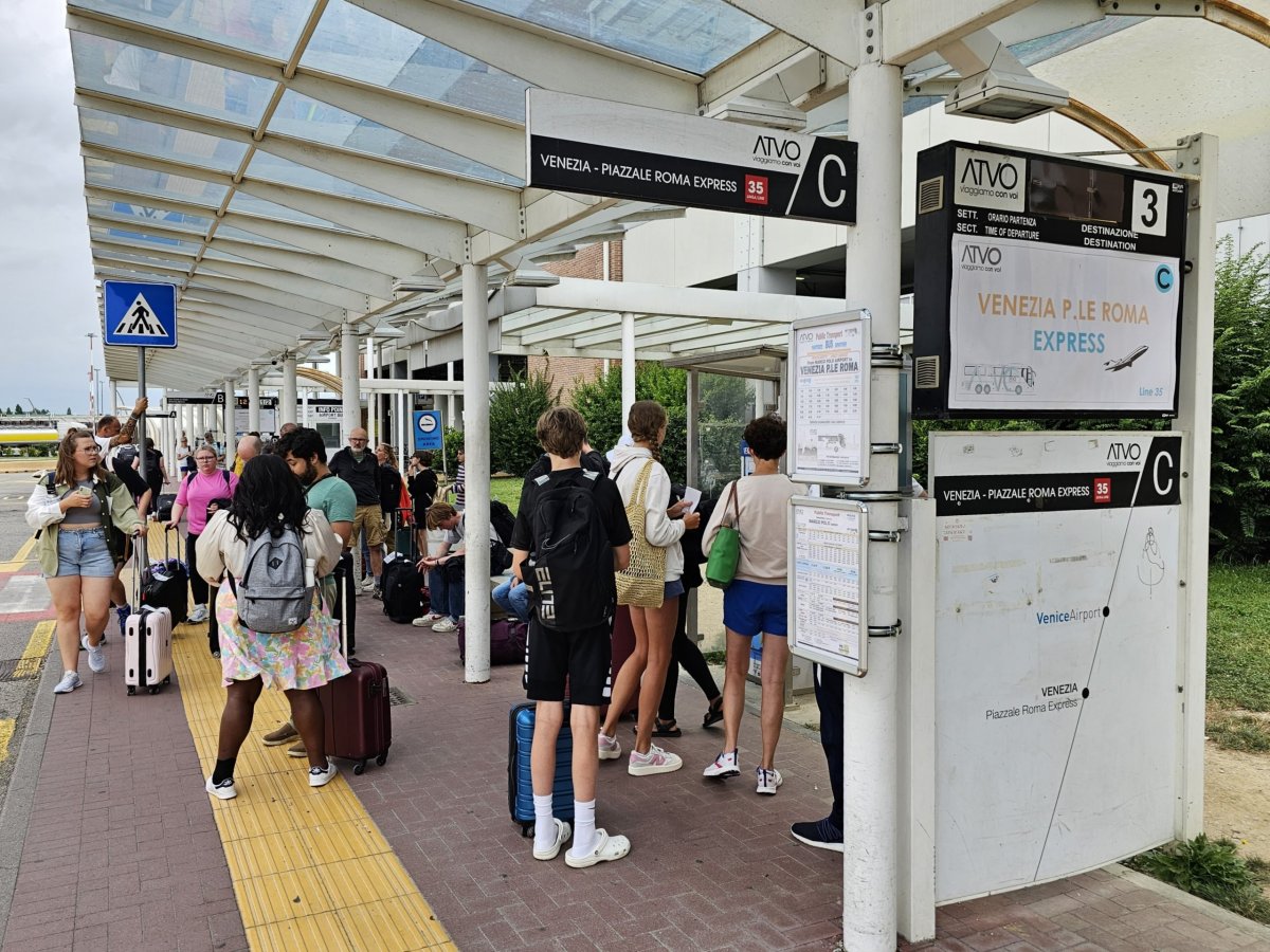 Zastávka ATVO směr Benátky