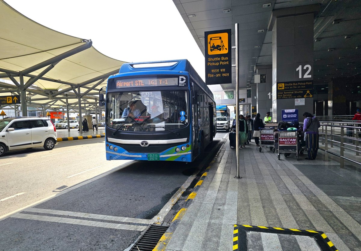 Shuttle autobus mezi terminály 1-2-3, zastávka terminál 3