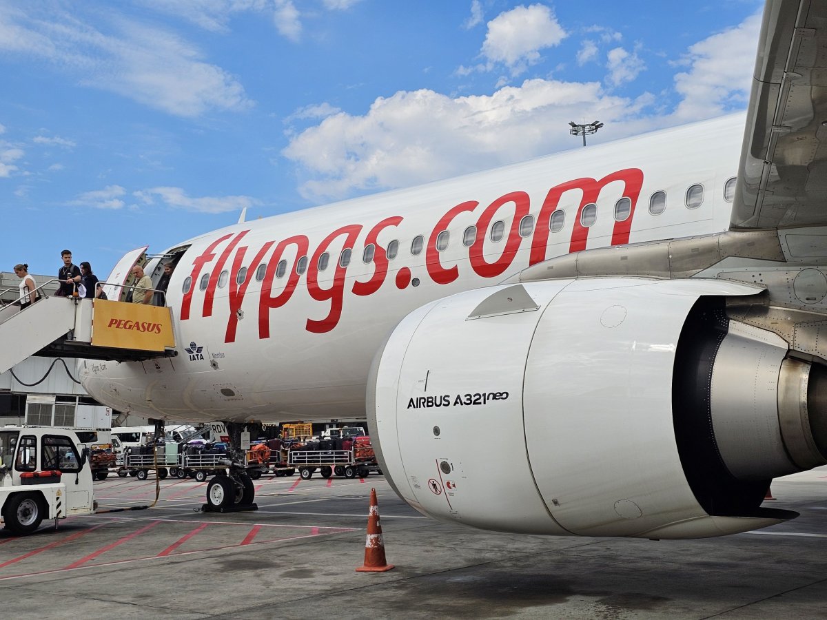 Výstup z letadla, Pegasus Airlines, letiště SAW