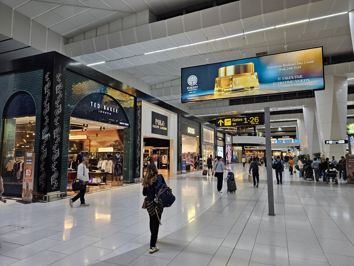 Obchody, tranzit, terminál 3