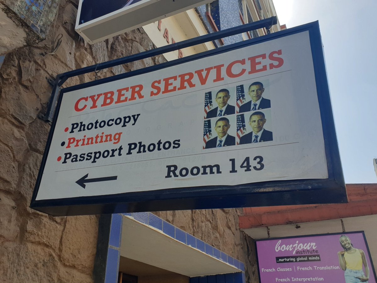 Nabídka obchodů je vždy v angličtině, občas i svahilštině