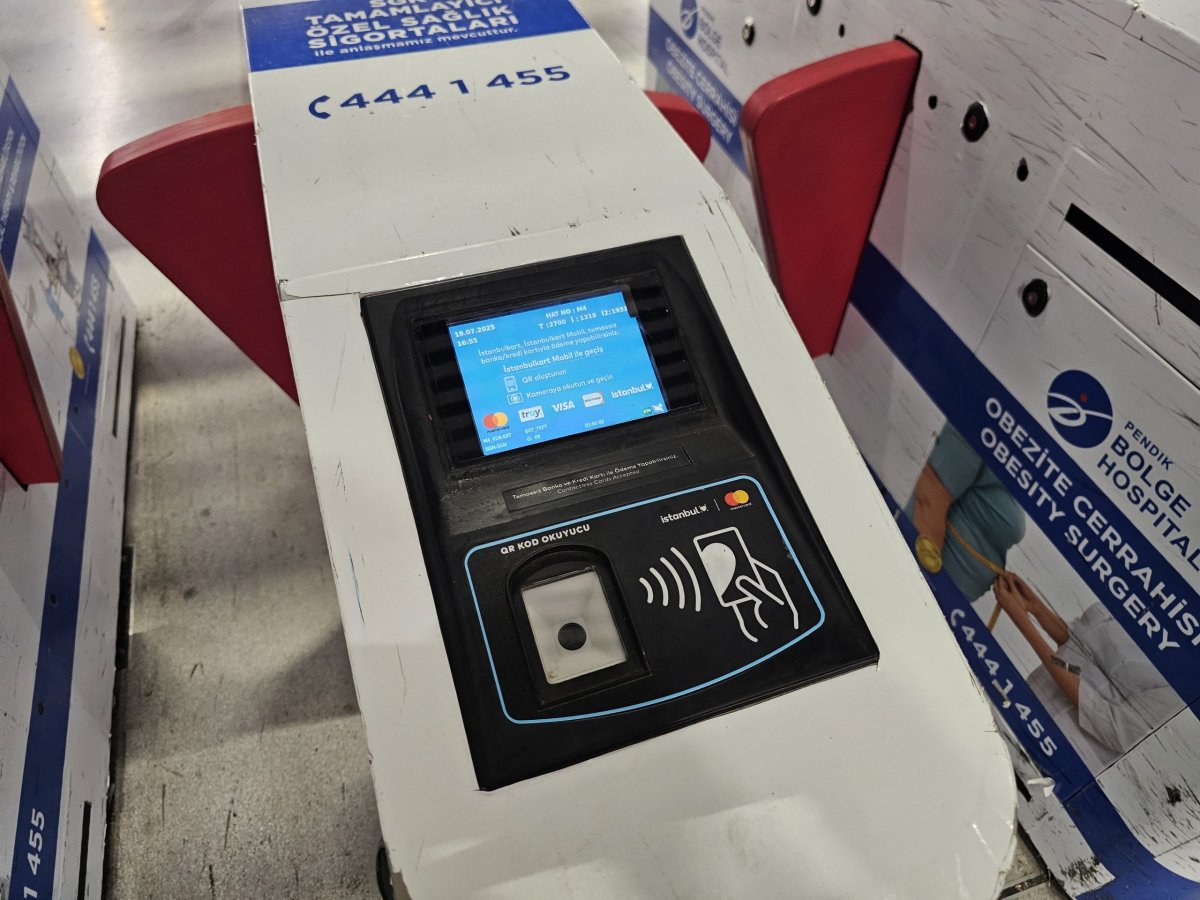 Platba jízdného bezkontaktní kartou nebo Istanbulkart