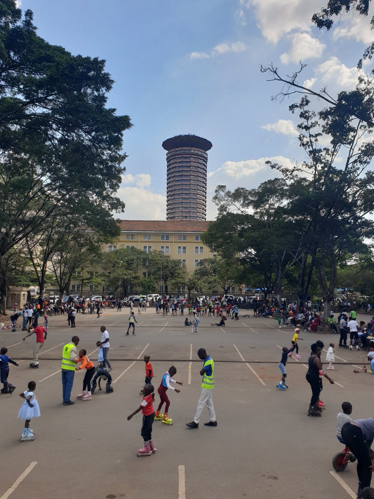 V neděli je plácek v centru vyhrazen bruslařům