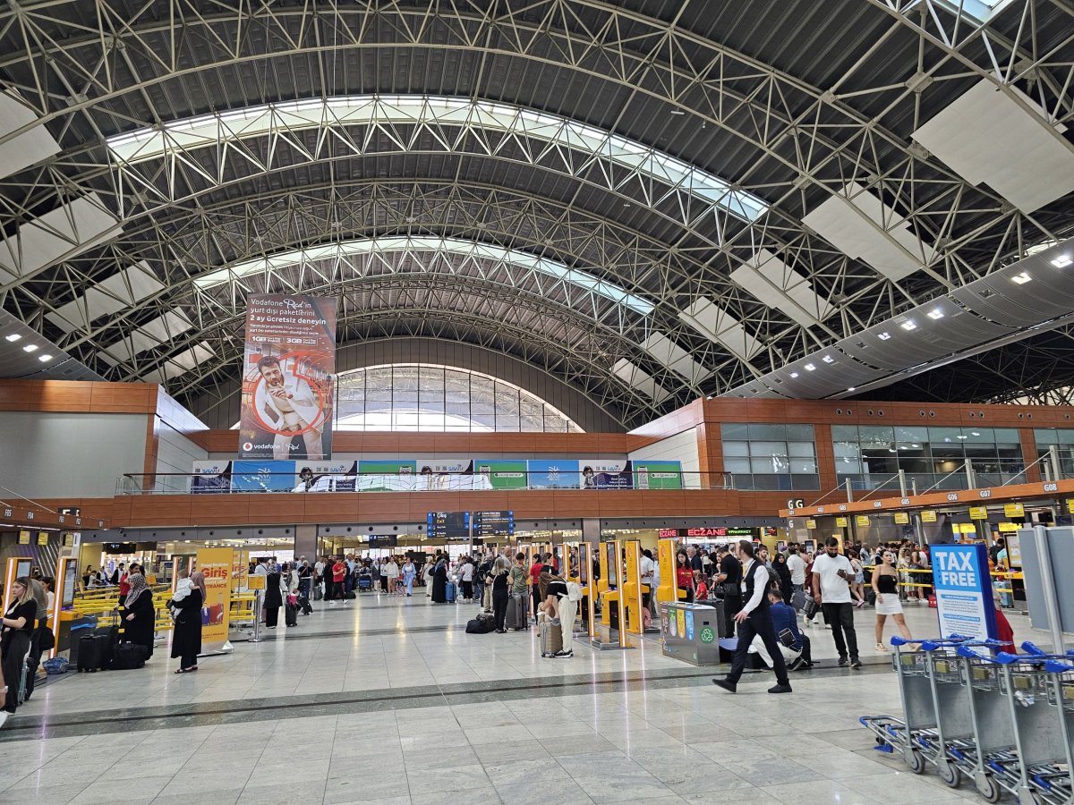 Odletová hala letiště Istanbul SAW