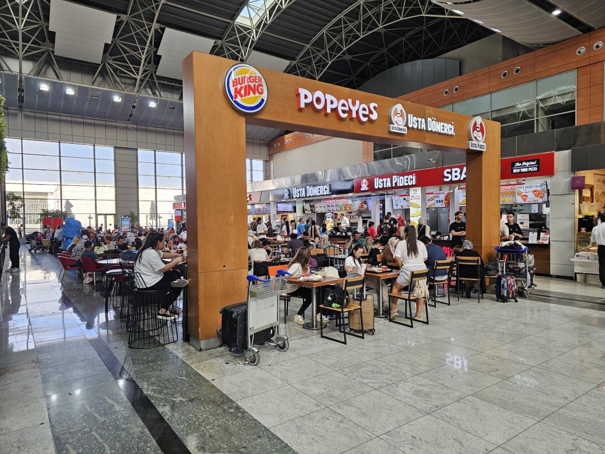 Food Court ve veřejné části