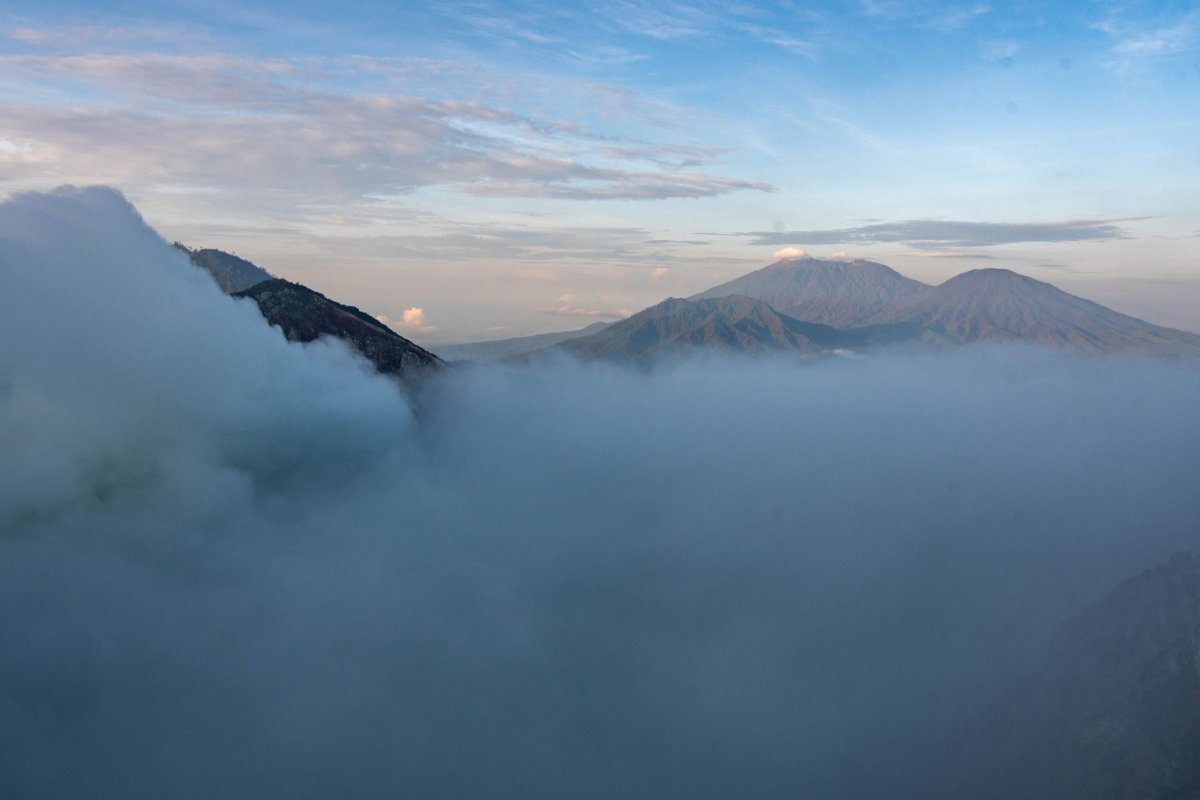 Výhledy z vrcholu sopky