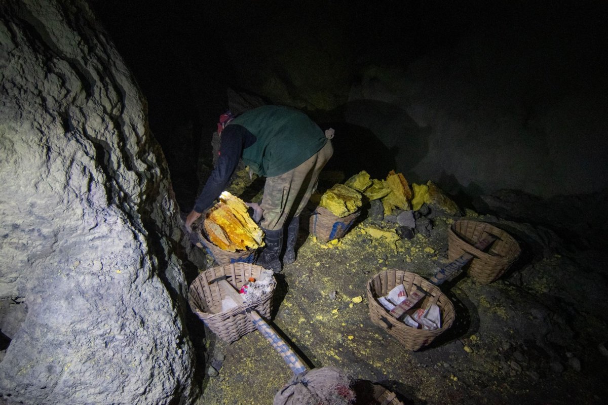 Horník dolu na síru